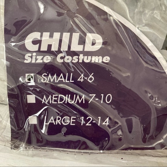 Gothic Vampiress Costume - Picture 4 of 4